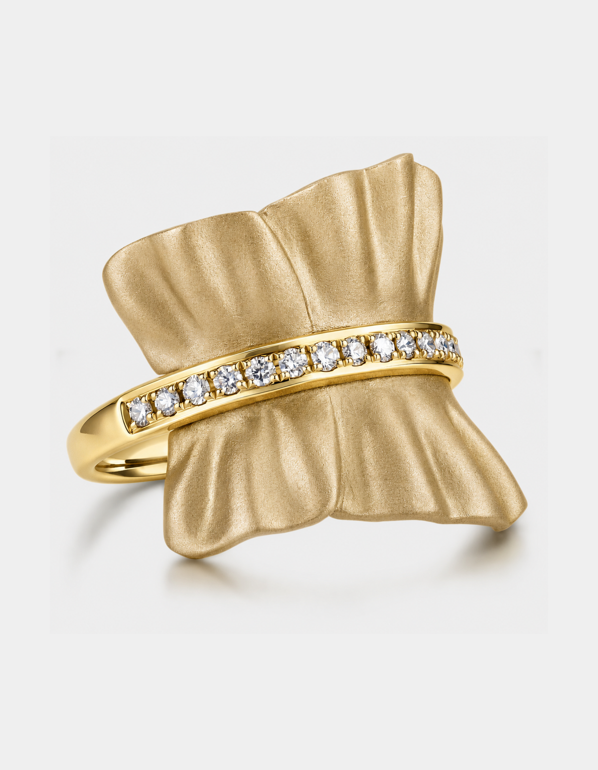 Ring with diamond yellow gold band on a champagne titanium floral motif